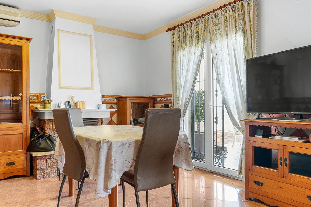 5 Bed Detached Villa in Torrequebrada
