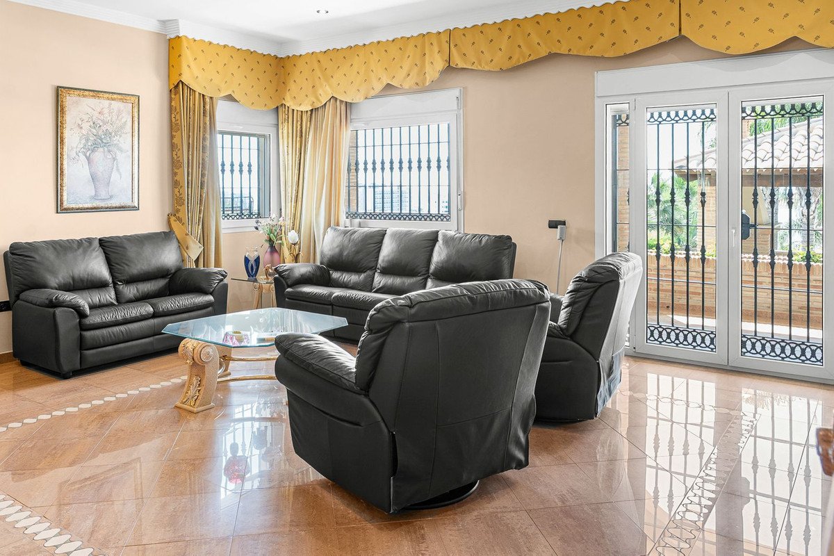 5 Bed Detached Villa in Torrequebrada