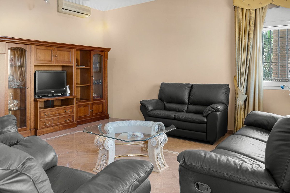 5 Bed Detached Villa in Torrequebrada