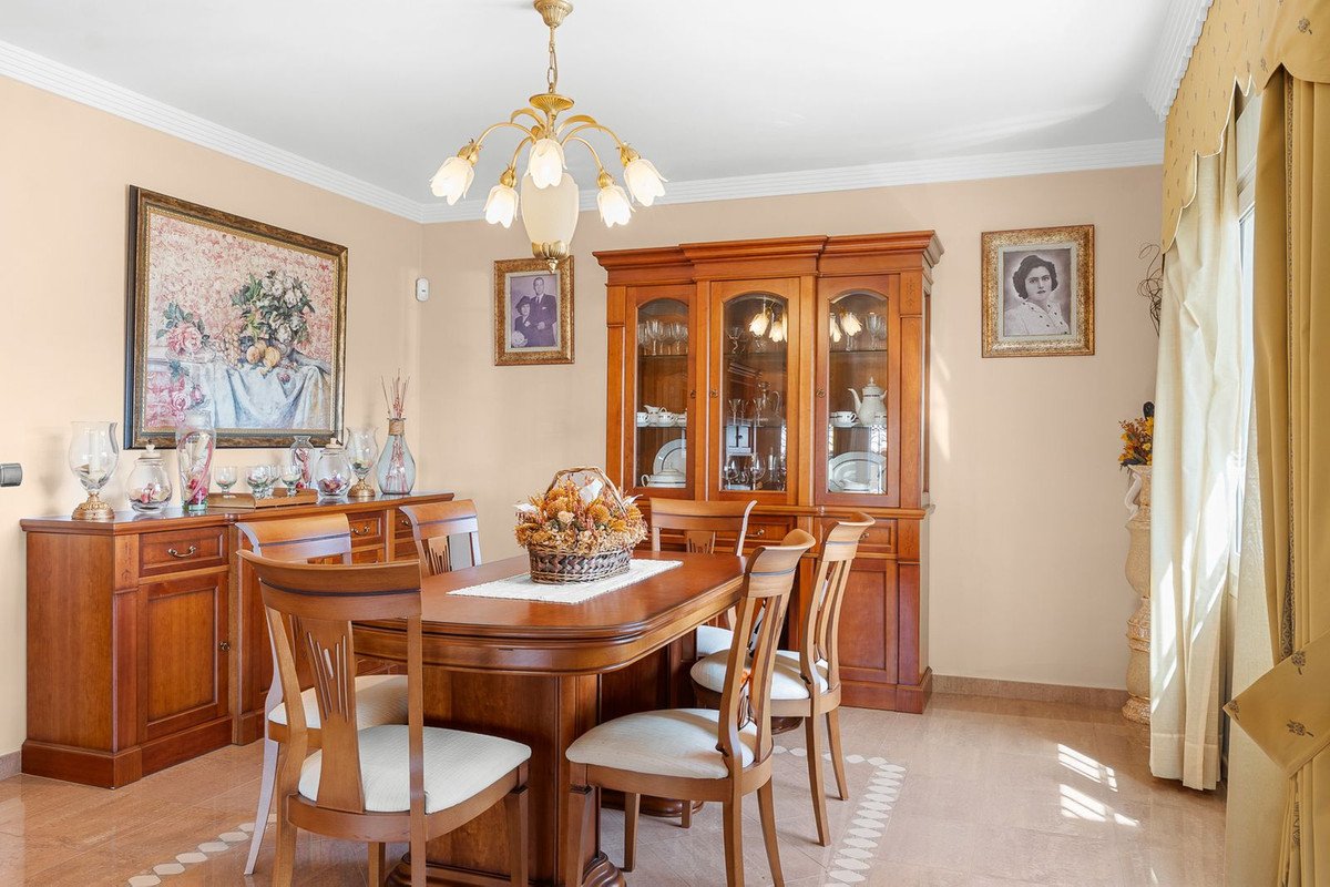 5 Bed Detached Villa in Torrequebrada