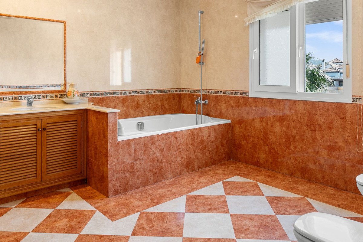 5 Bed Detached Villa in Torrequebrada