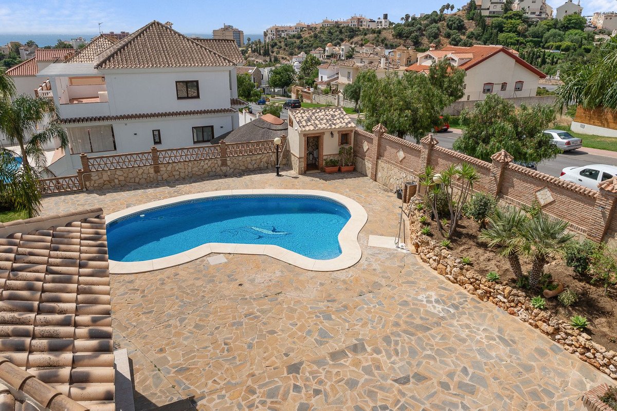 5 Bed Detached Villa in Torrequebrada
