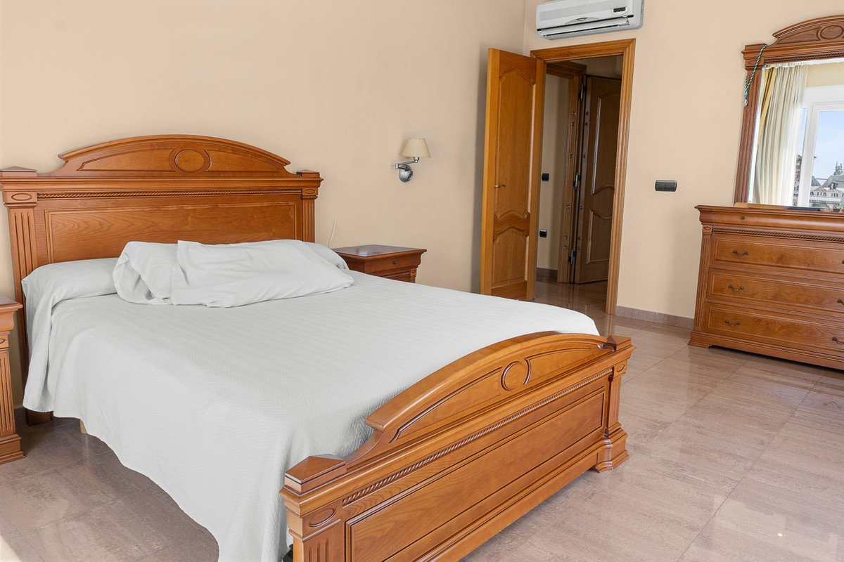 5 Bed Detached Villa in Torrequebrada