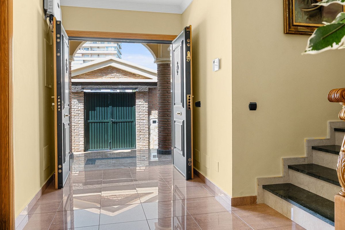 5 Bed Detached Villa in Torrequebrada