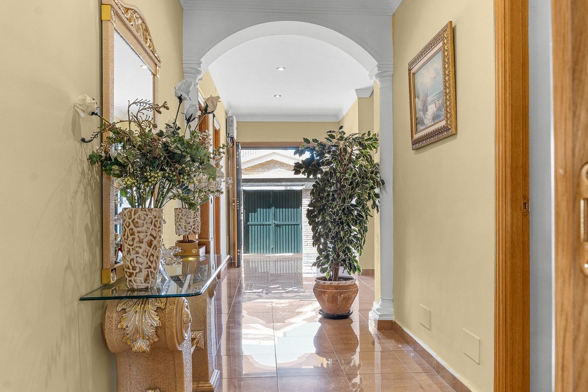 5 Bed Detached Villa in Torrequebrada