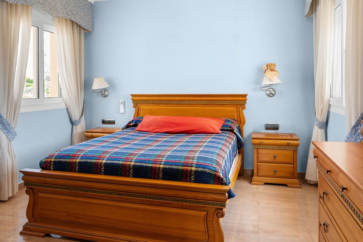 5 Bed Detached Villa in Torrequebrada