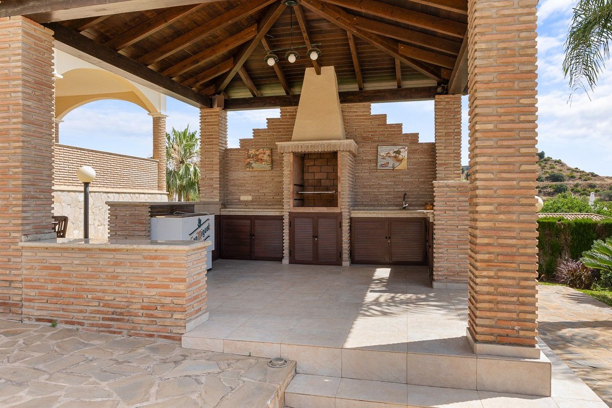 5 Bed Detached Villa in Torrequebrada