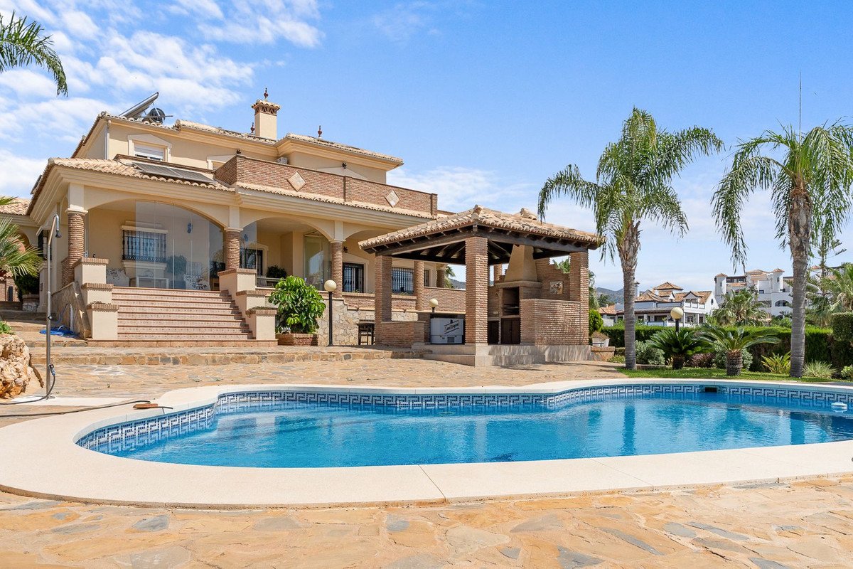 5 Bed Detached Villa in Torrequebrada