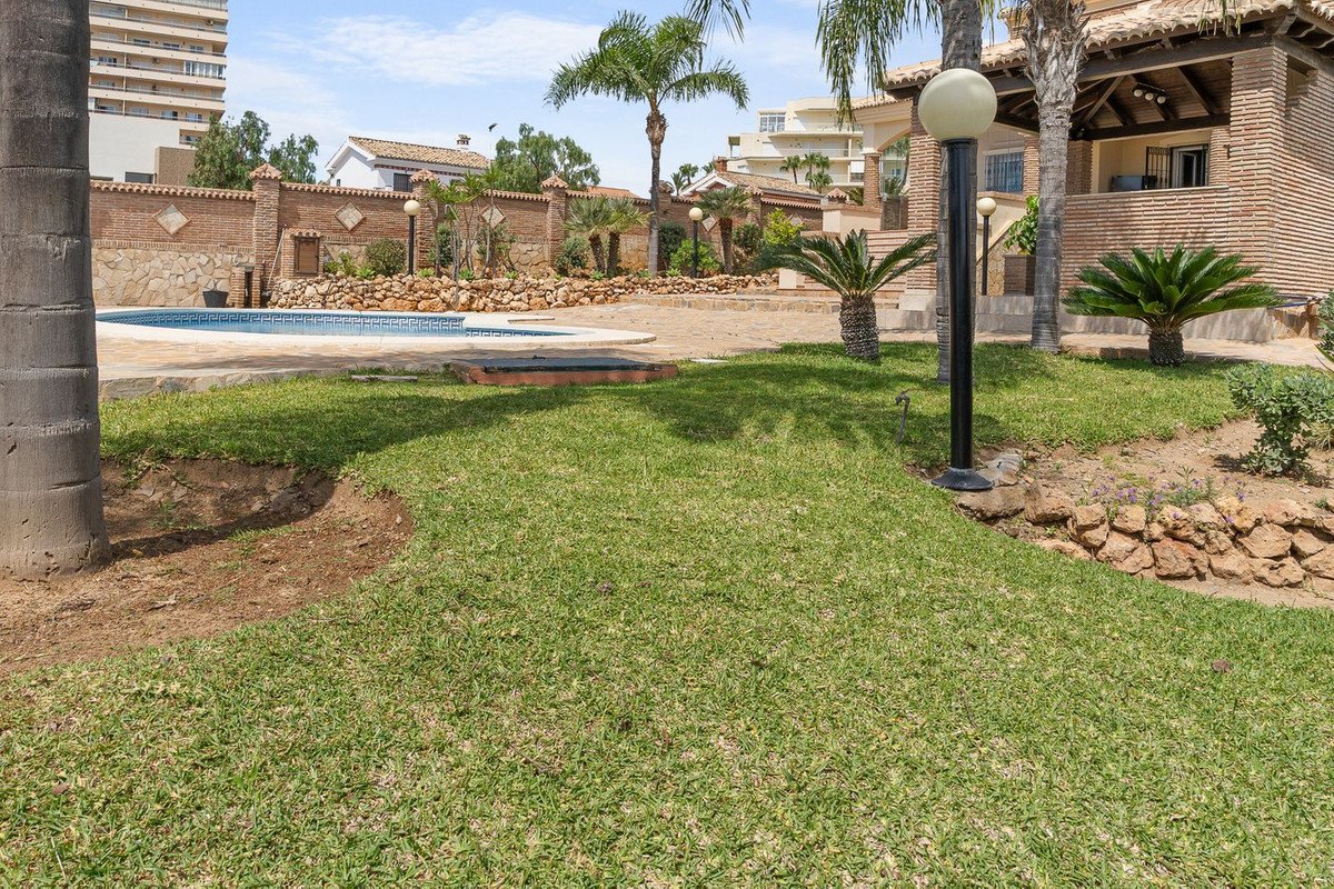 5 Bed Detached Villa in Torrequebrada
