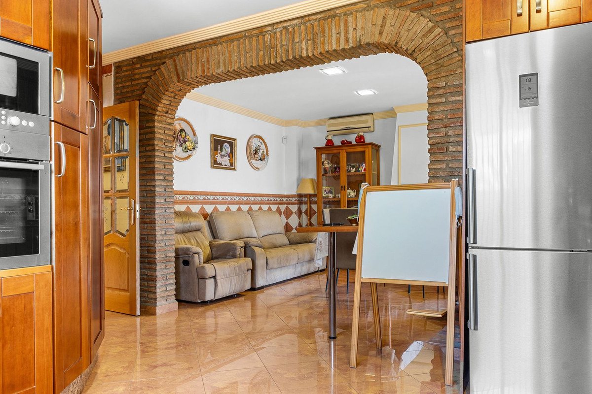 5 Bed Detached Villa in Torrequebrada