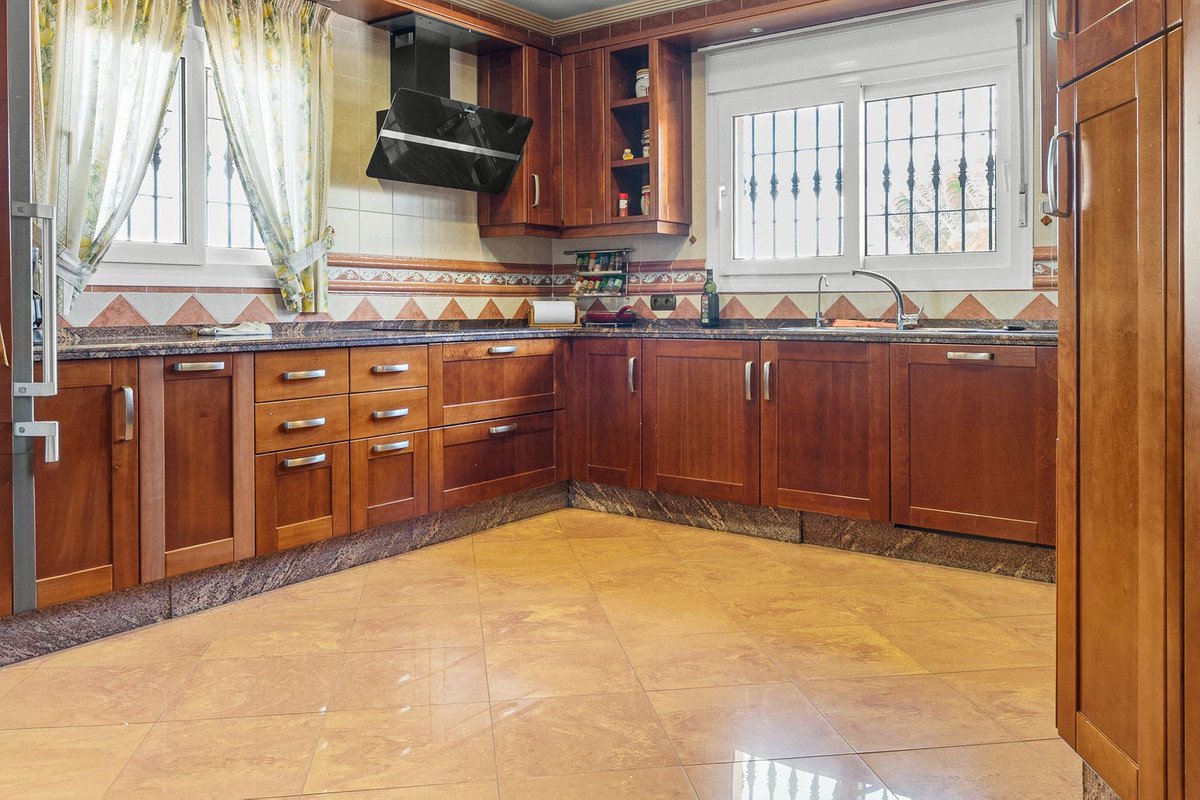 5 Bed Detached Villa in Torrequebrada