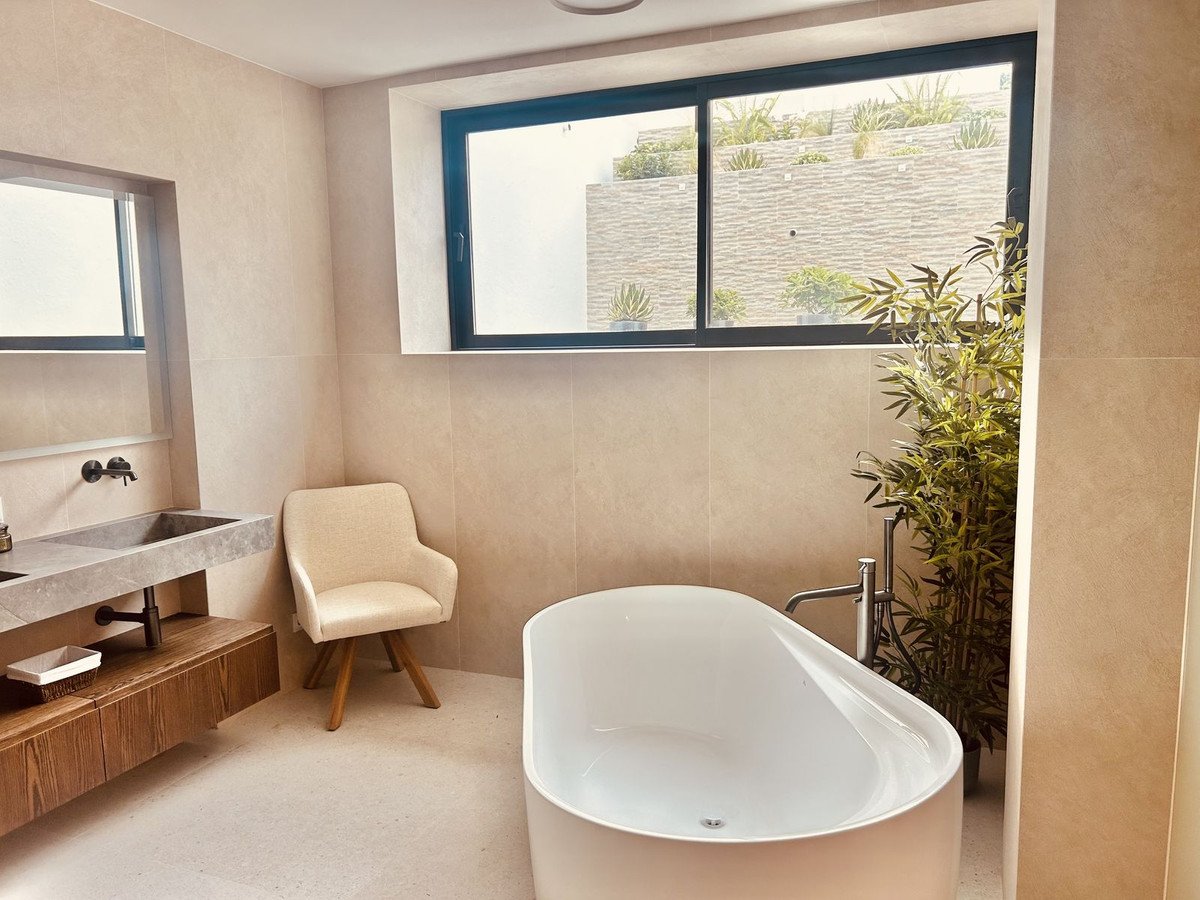 4 Bed Townhouse in The Golden Mile
