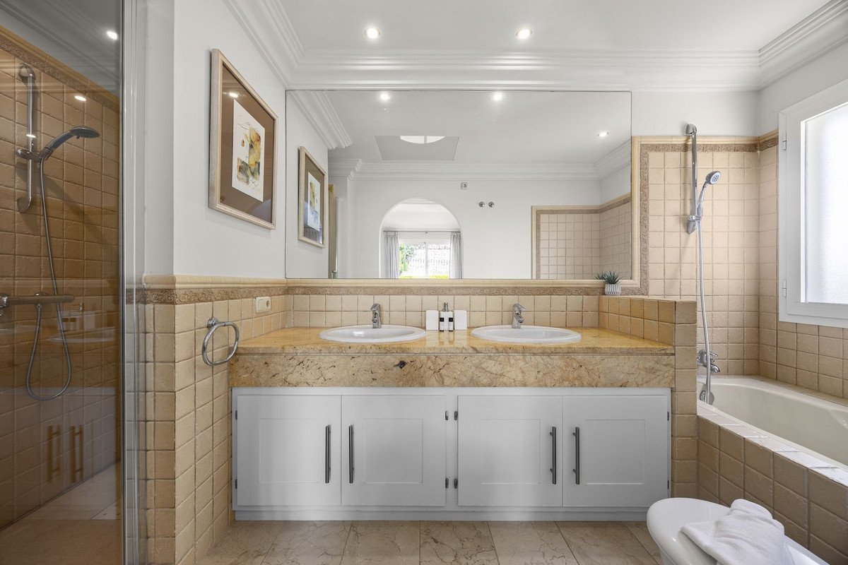 8 Bed Detached Villa in Benahavís