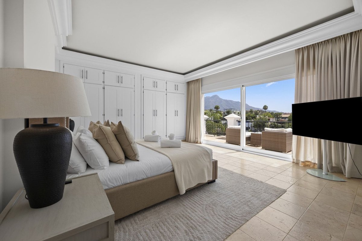 8 Bed Detached Villa in Benahavís