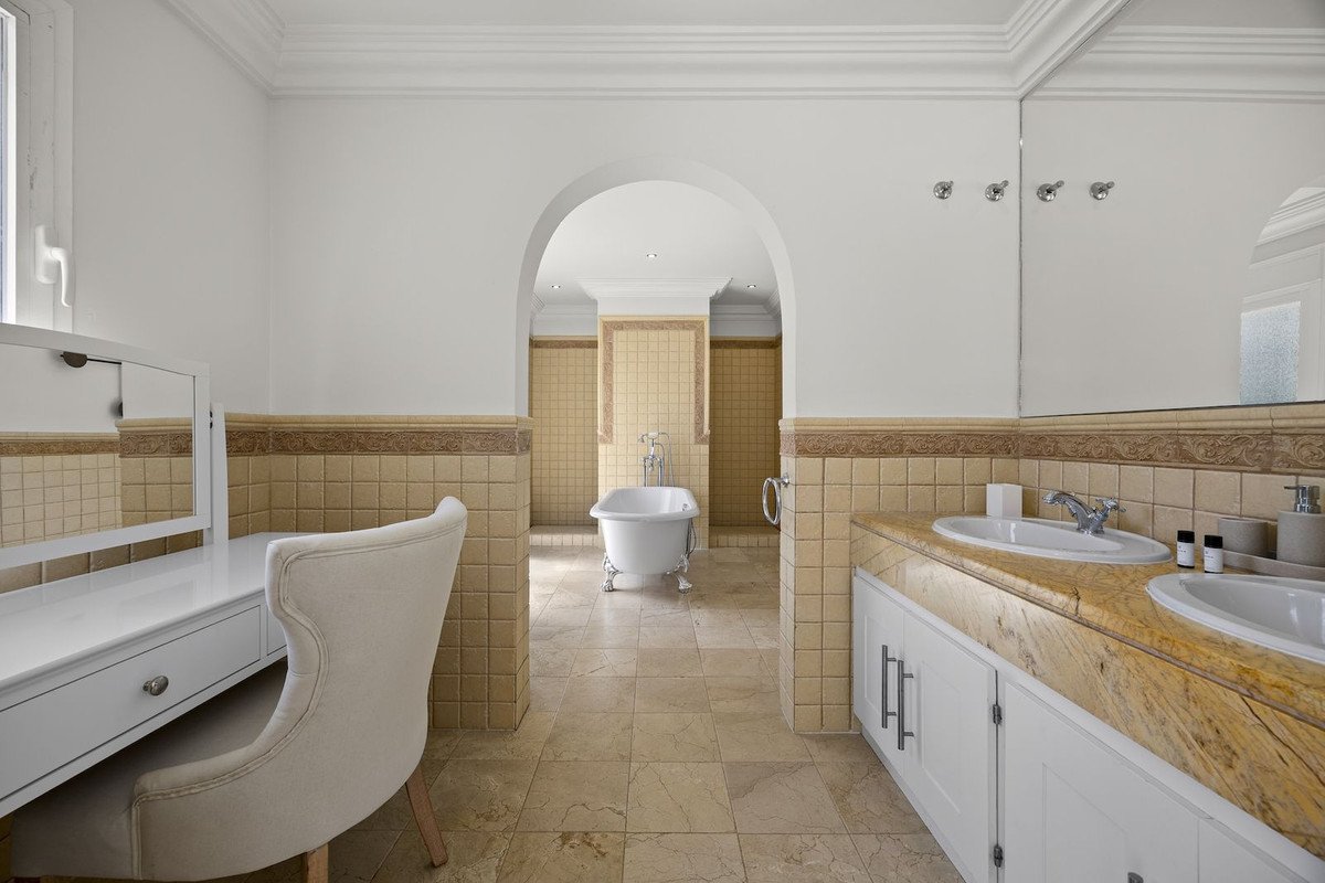 8 Bed Detached Villa in Benahavís