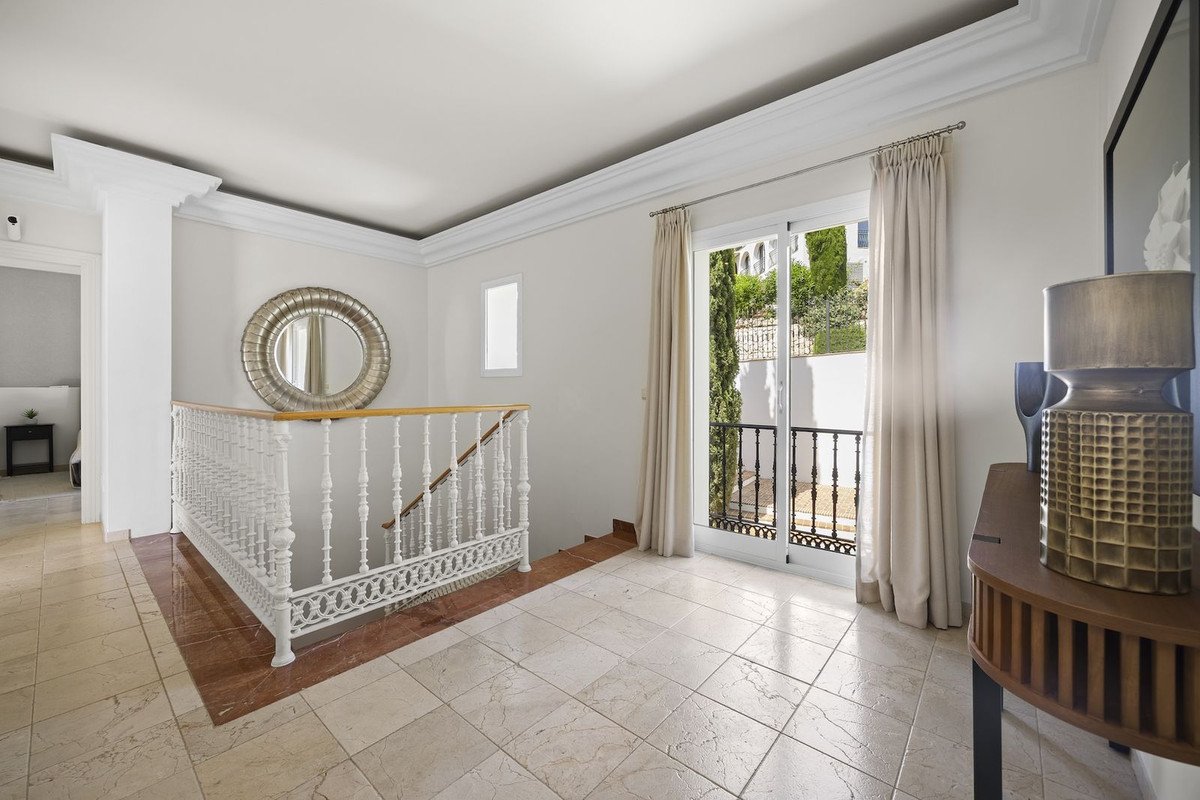 8 Bed Detached Villa in Benahavís