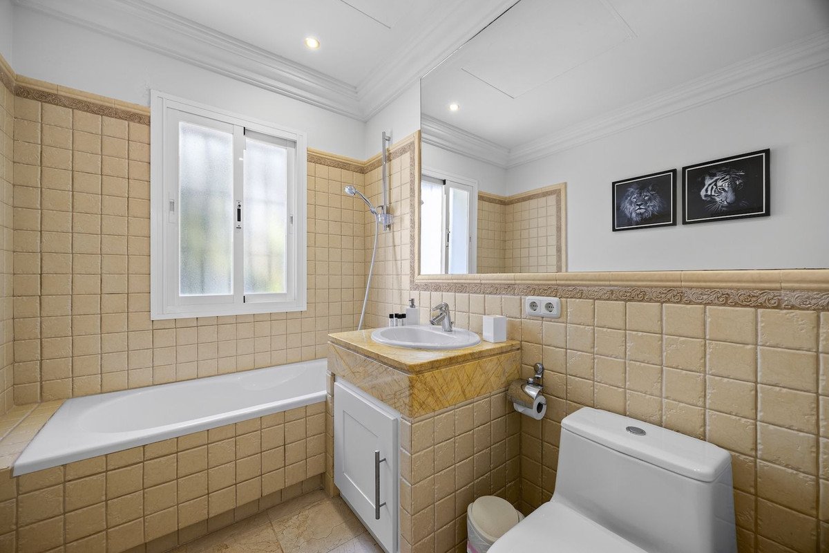 8 Bed Detached Villa in Benahavís