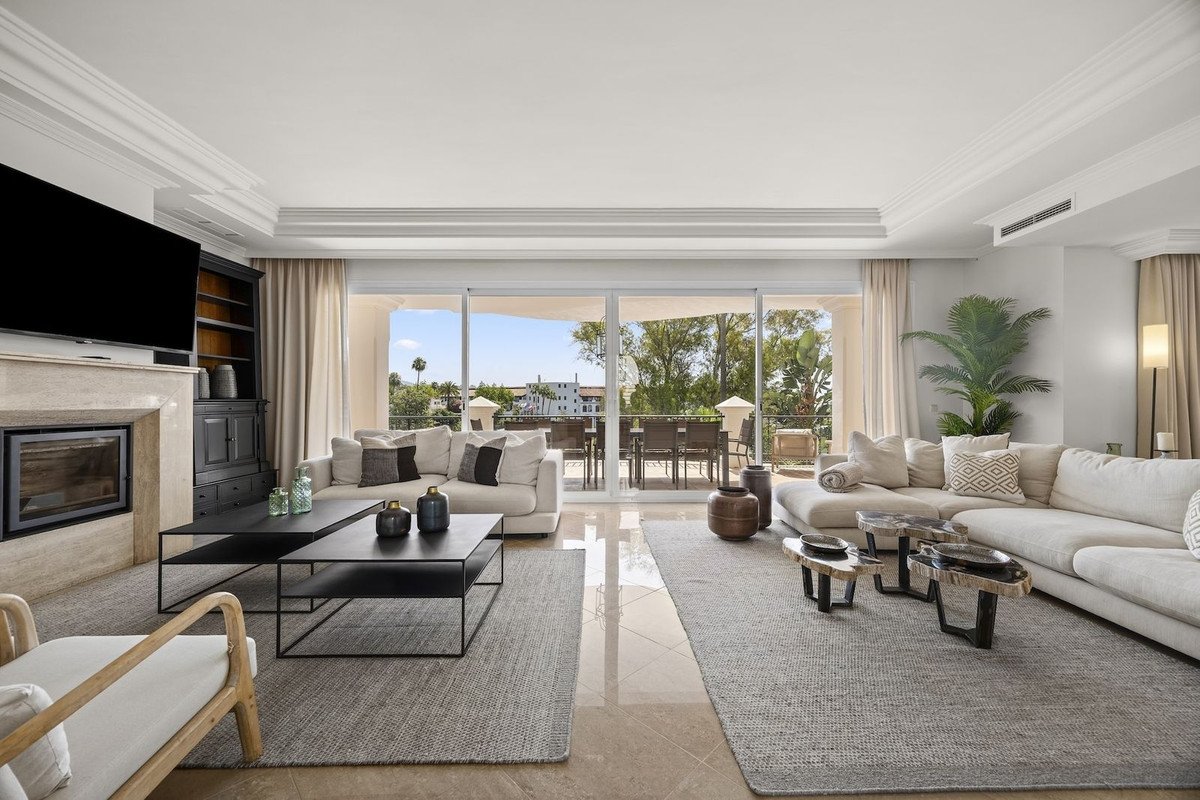 8 Bed Detached Villa in Benahavís