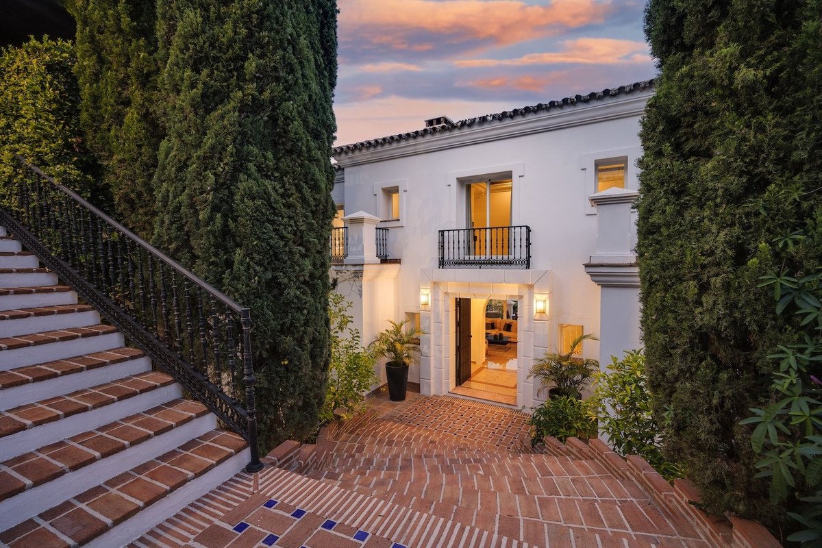 8 Bed Detached Villa in Benahavís