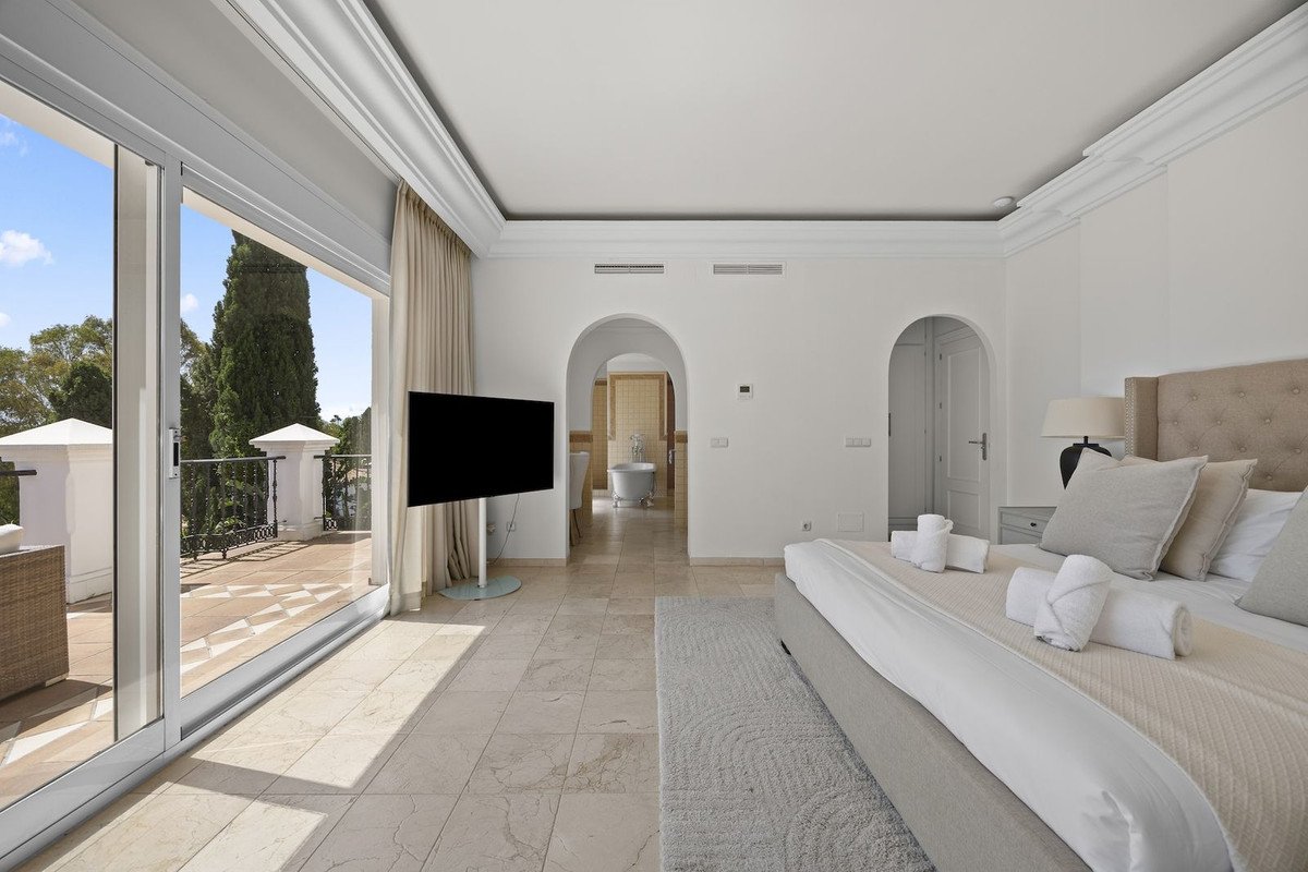 8 Bed Detached Villa in Benahavís
