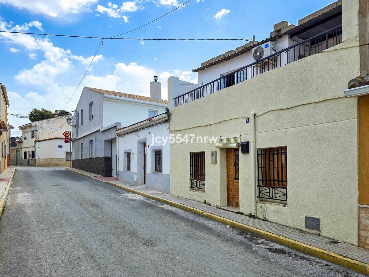 3 Bed City Palace in Pinoso