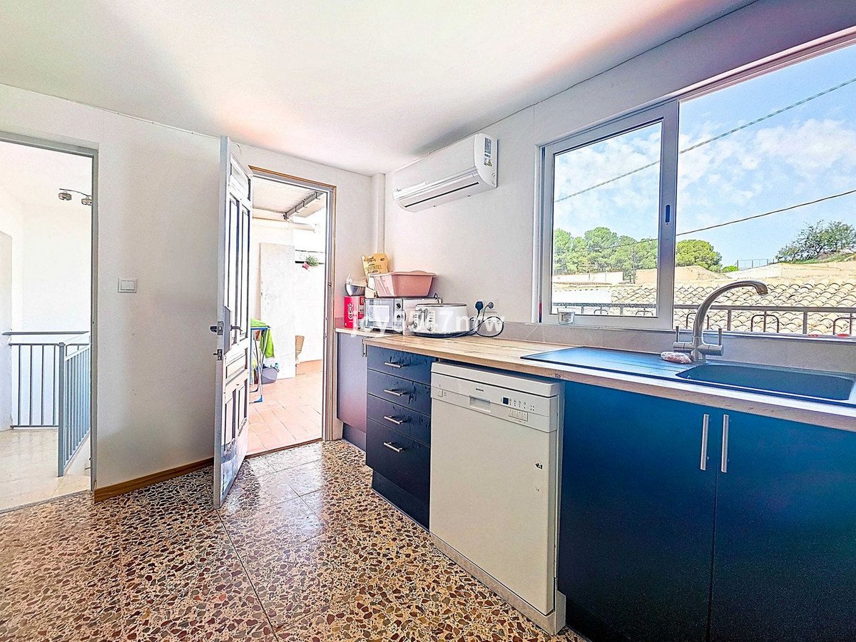 3 Bed City Palace in Pinoso
