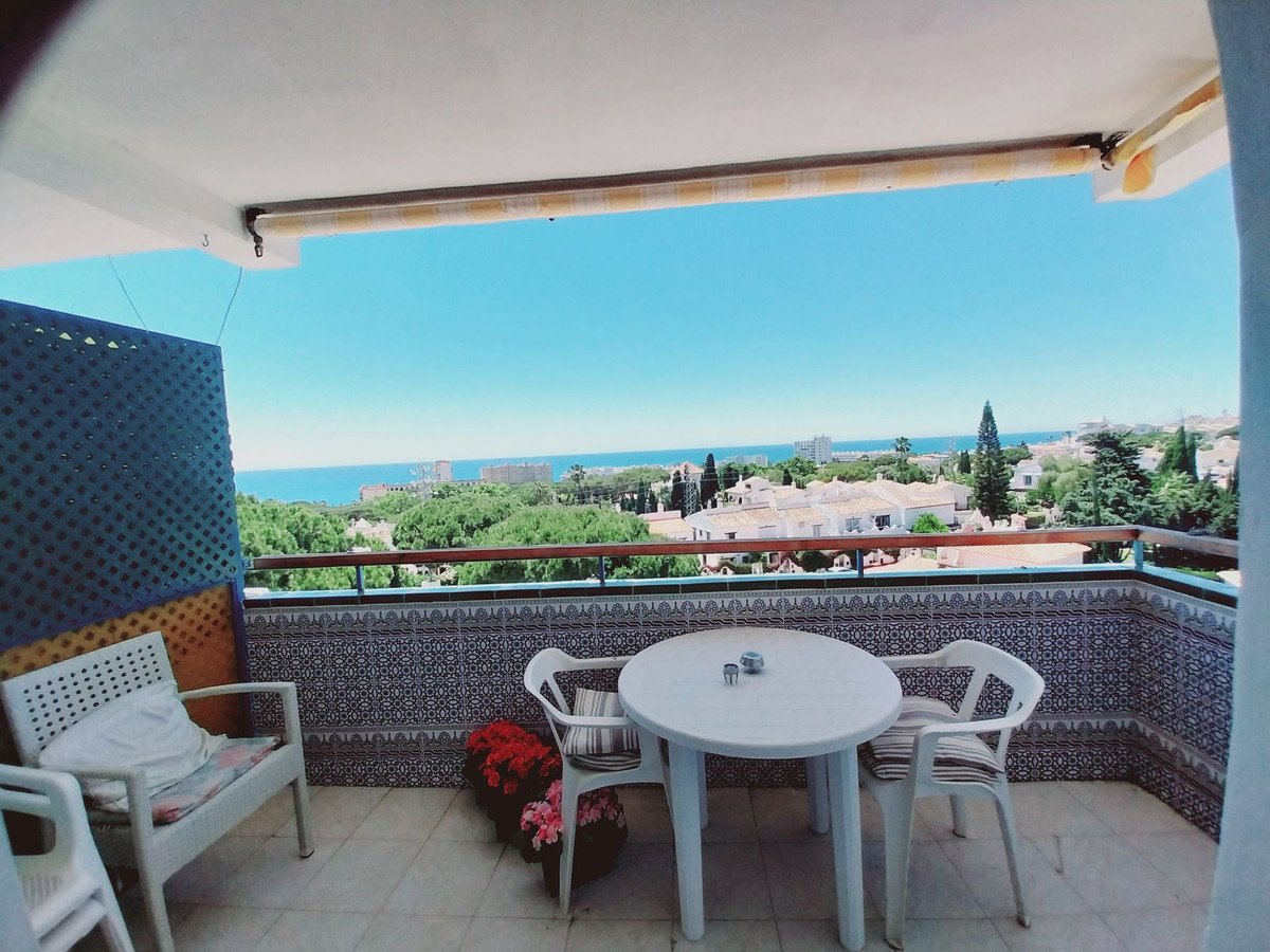 2 Bed Top Floor Apartment in Calahonda