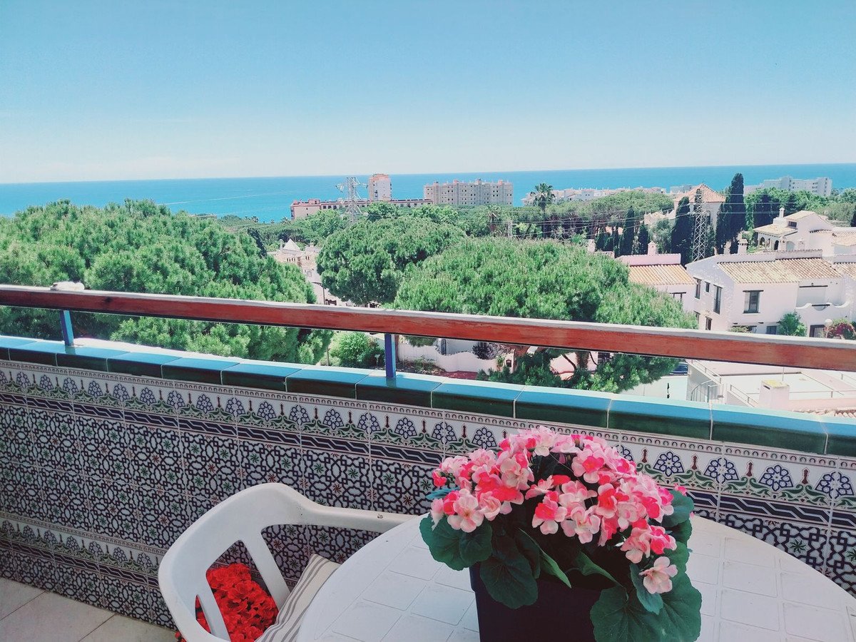 2 Bed Top Floor Apartment in Calahonda