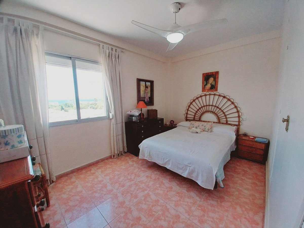 2 Bed Top Floor Apartment in Calahonda