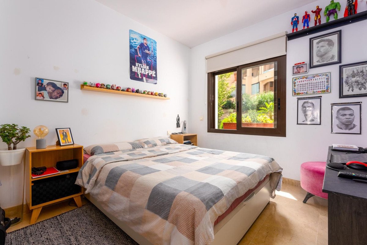 2 Bed Middle Floor Apartment in La Duquesa