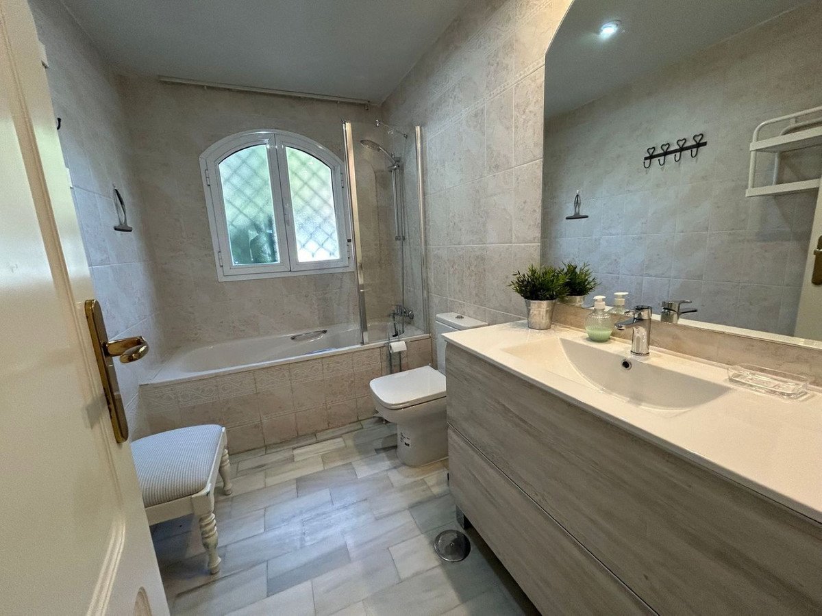 3 Bed Middle Floor Apartment in Marbella