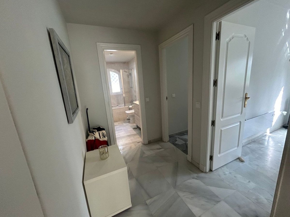 3 Bed Middle Floor Apartment in Marbella