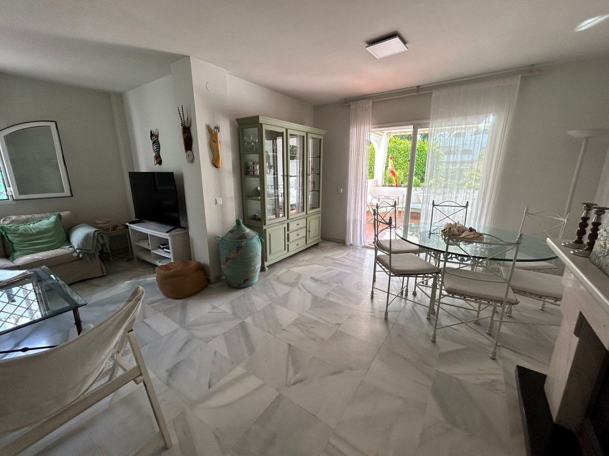 3 Bed Middle Floor Apartment in Marbella