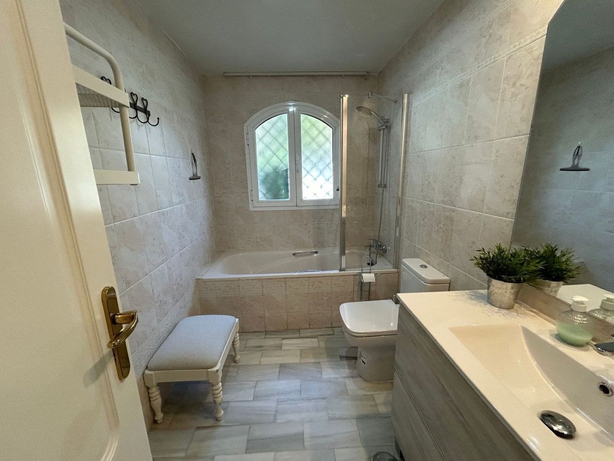 3 Bed Middle Floor Apartment in Marbella