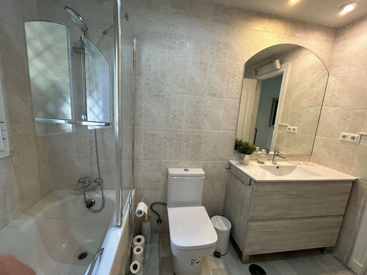 3 Bed Middle Floor Apartment in Marbella