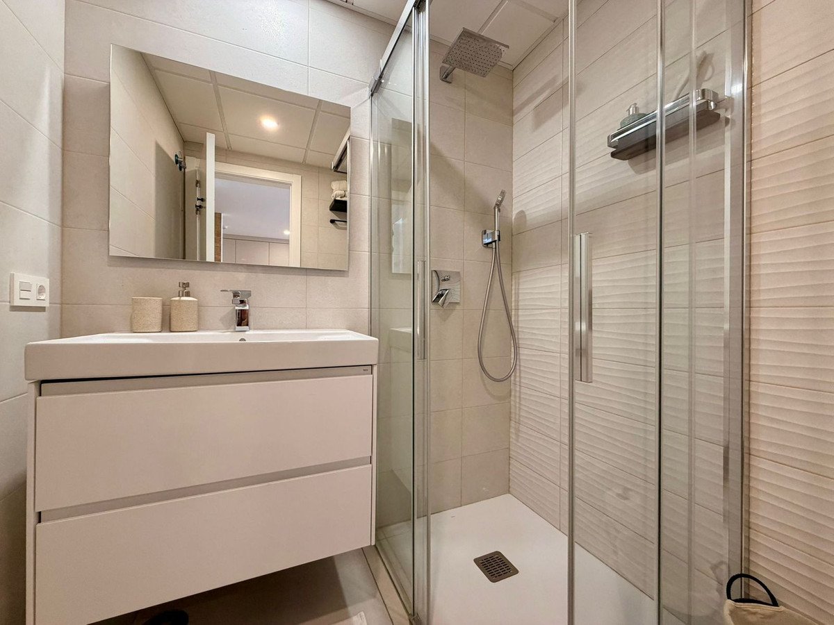 2 Bed Middle Floor Apartment in Elviria