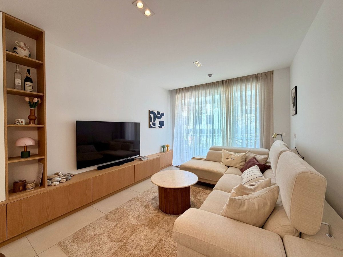 2 Bed Middle Floor Apartment in Elviria