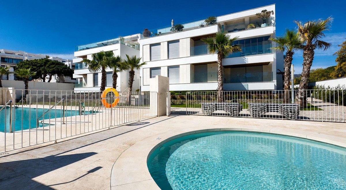 2 Bed Middle Floor Apartment in Elviria