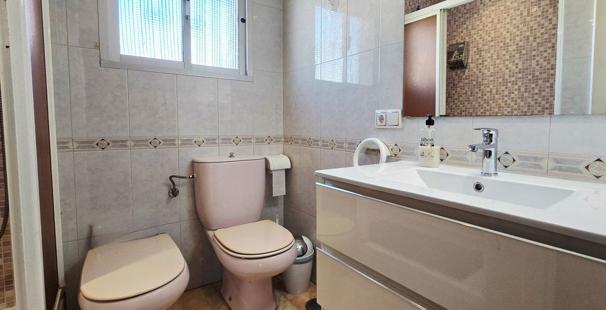 4 Bed Semi-Detached House in Torre de Benagalbón