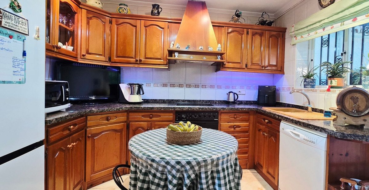 4 Bed Semi-Detached House in Torre de Benagalbón