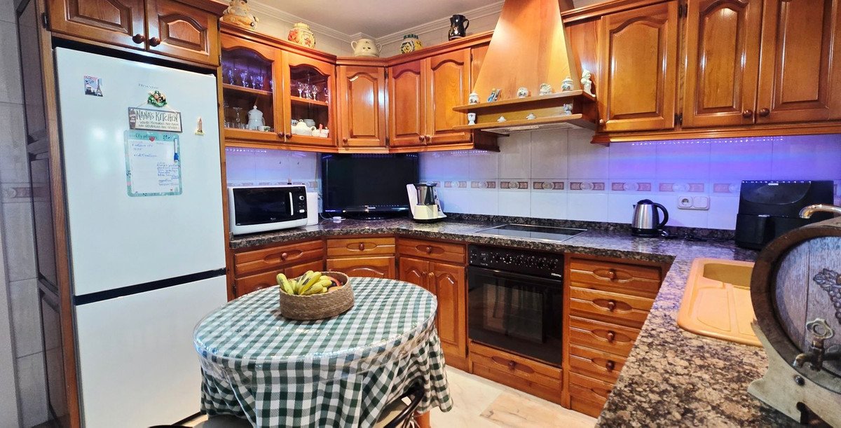 4 Bed Semi-Detached House in Torre de Benagalbón