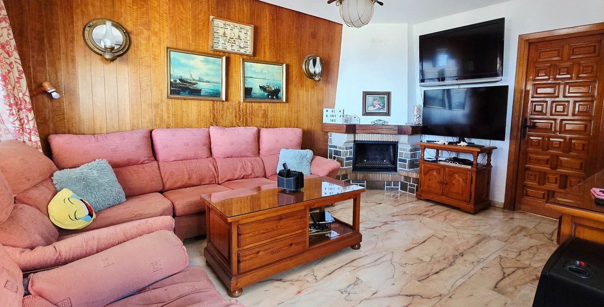 4 Bed Semi-Detached House in Torre de Benagalbón