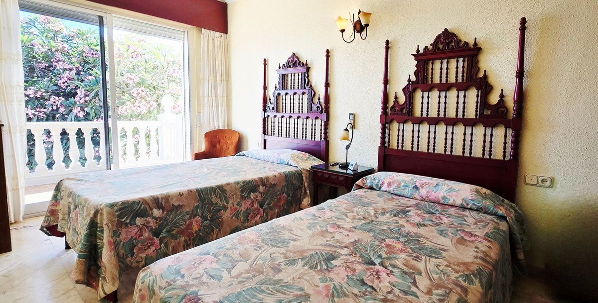 4 Bed Semi-Detached House in Torre de Benagalbón
