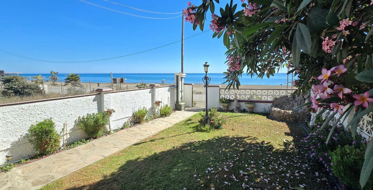 4 Bed Semi-Detached House in Torre de Benagalbón