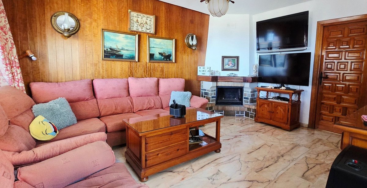 4 Bed Semi-Detached House in Torre de Benagalbón