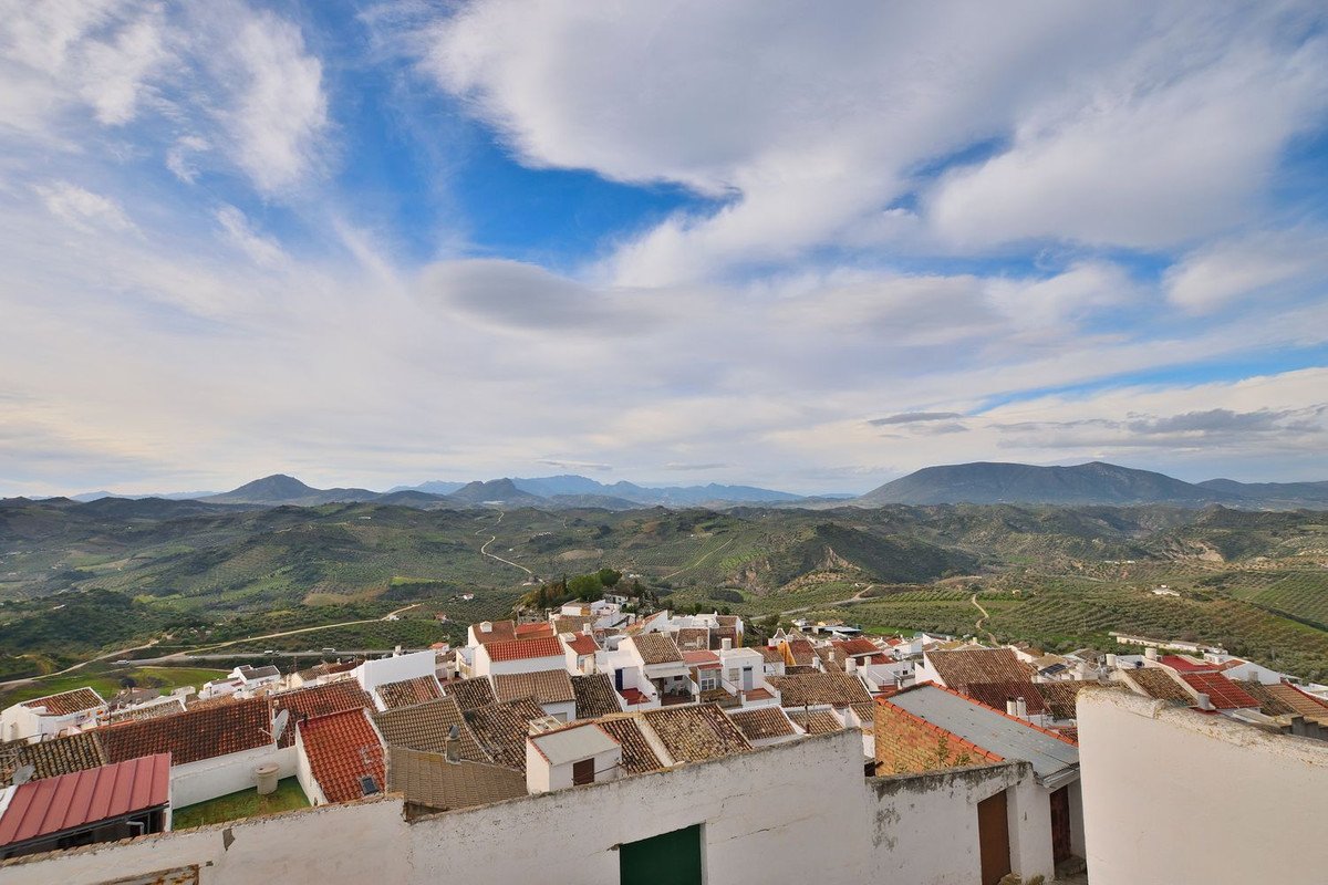 3 Bed Townhouse in Olvera