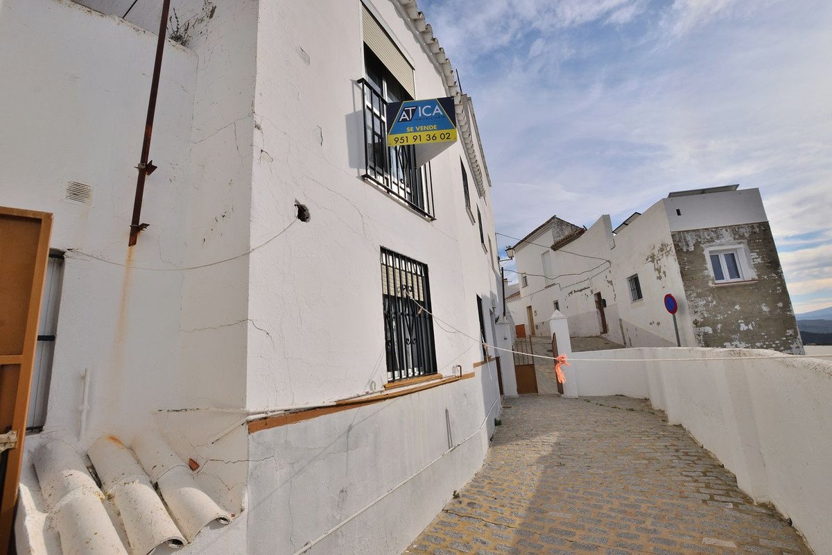 3 Bed Townhouse in Olvera