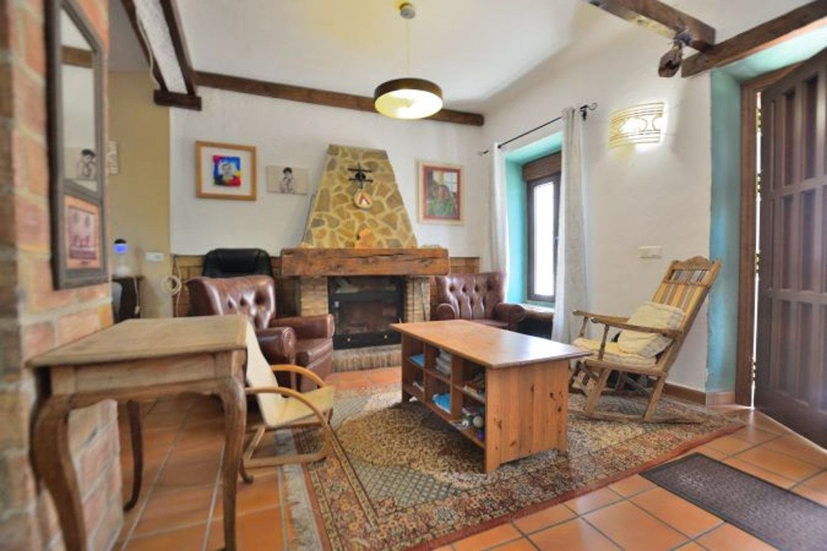 5 Bed Townhouse in Benaoján
