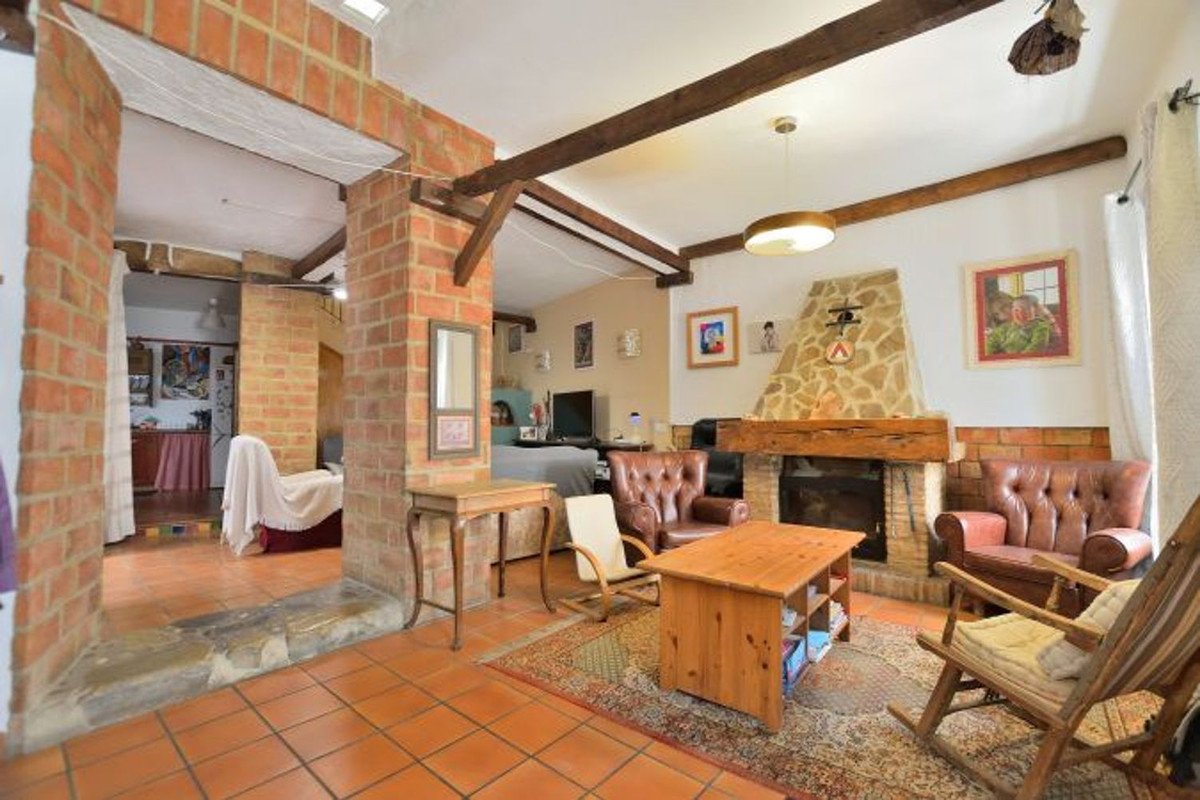 5 Bed Townhouse in Benaoján
