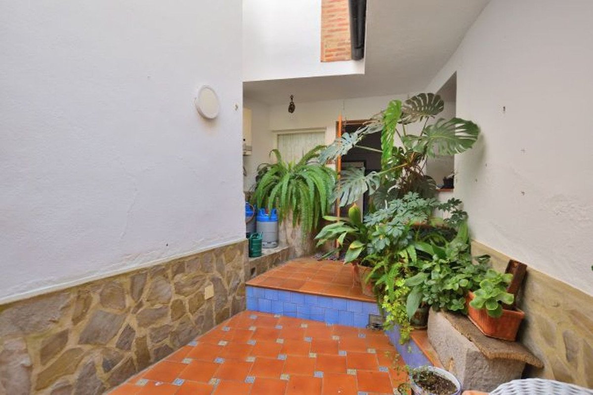 5 Bed Townhouse in Benaoján